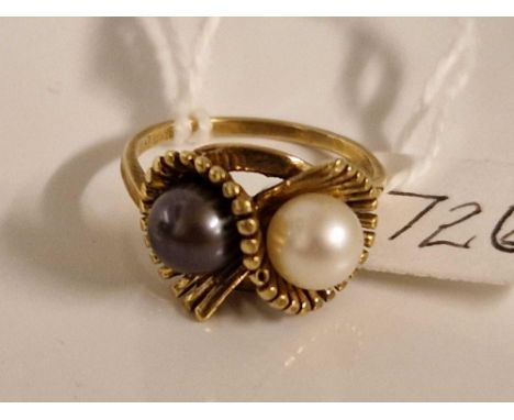 A pearl ring in 9ct size M 3.5g inc