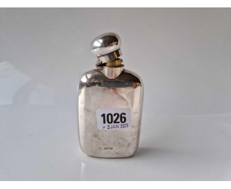 A Victorian flask with bayonet hinged cover, 5" high, Chester 1899, 87g