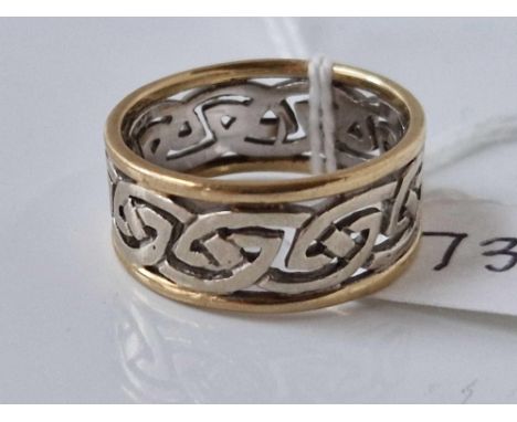 9ct white and yellow gold Celtic design pierced band ring, size Q, 5.9g