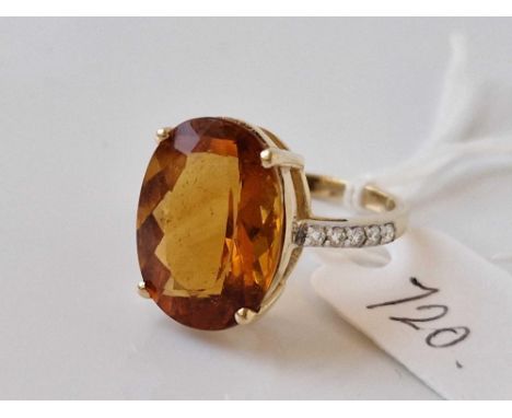 A orange stone and diamond ring size O 14ct gold 4.9 gms