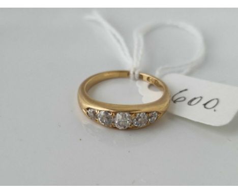 A GOOD FIVE STONE DIAMOND RING 18CT GOLD SIZE M