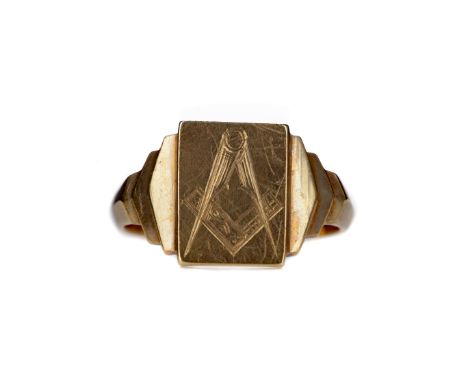 GOLD MASONIC SIGNET RING, the rectangular bezel with engraved square and compass motif, on tiered shoulders, in nine carat go