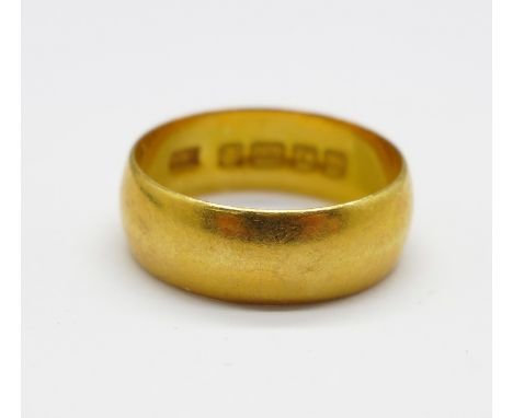 A 22ct gold wedding ring, 4.3g, L 