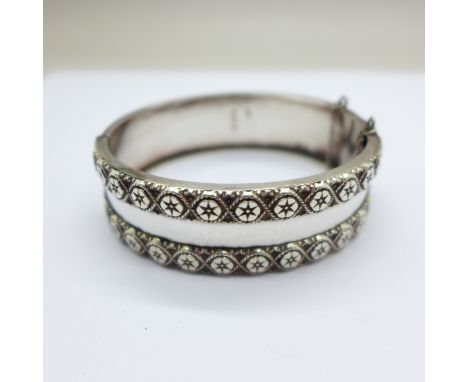 A Victorian silver bangle, Birmingham 1883 