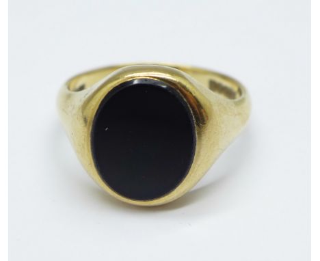 A large 9ct gold signet ring, 8.6g, Z 