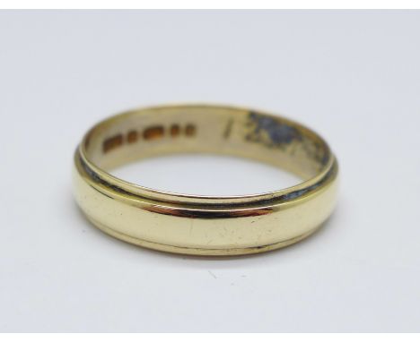 A 9ct gold wedding ring, 2.3g, P 