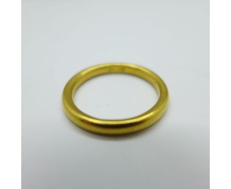 A yellow metal ring, 4.9g, O, continental control marks 