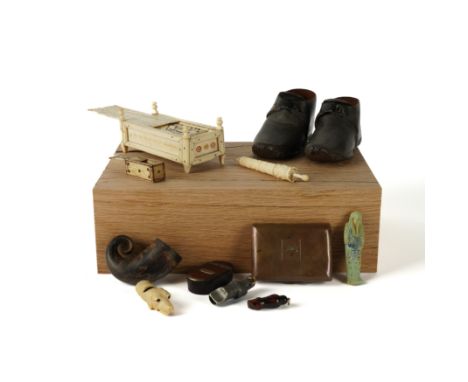 A NAPOLEONIC PRISONER-OF-WAR BONE CRIBBAGE BOX TOGETHER WITH VARIOUS OTHER ITEMS INCLUDING A PAIR OF SMALL APPRENTICE PIECE L