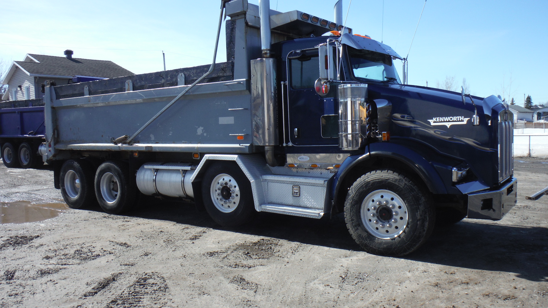 Unité #: 30 Camion 12 roues à benne basculante 