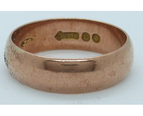 A 9ct rose gold wedding band/ring, London 1917, 5g, size R/S