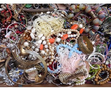 A collection of costume jewellery including vintage bangles, a silver bangle, pearl necklace, filigree brooch, etc&nbsp;