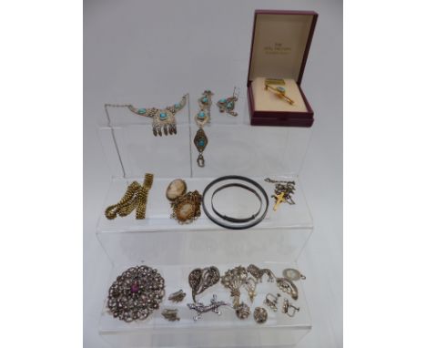 A collection of jewellery including marcasite brooches, gold plated necklace, silver and pearl jewellery, Charles Horner flap