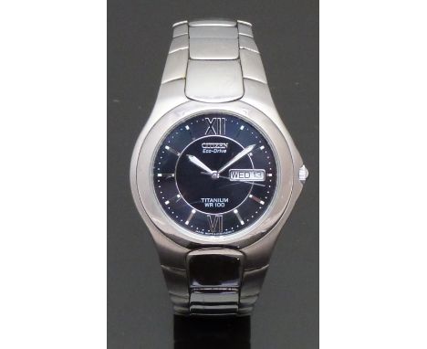 Citizen Eco-Drive Titanium WR100 gentleman's wristwatch ref. E100-K18434 with day and date aperture, luminous hands and marke