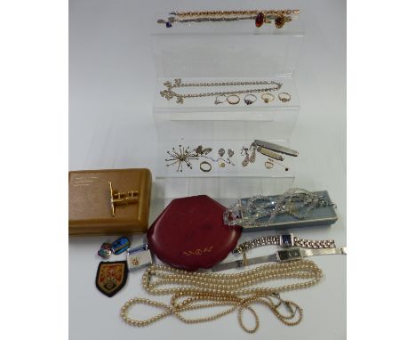 A collection of costume jewellery including eternity ring, diamanté jewellery, filigree bracelet etc&nbsp;