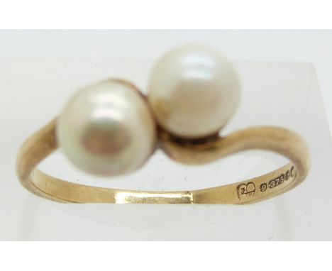 A 9ct gold ring set with two pearls, 2.7g, size S/T