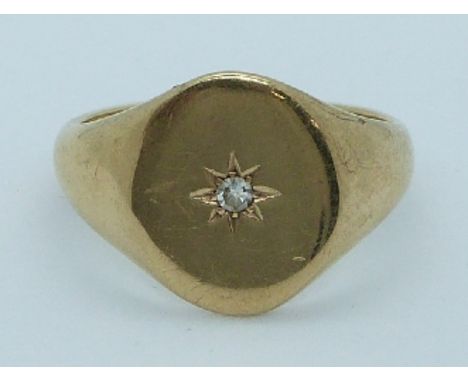 A 9ct gold signet ring set with a diamond in a star setting, 6.5g, size T