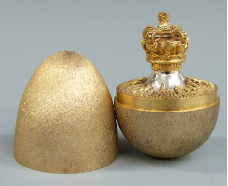 Stuart Devlin limited edtition hallmarked silver gilt jubilee egg with bark effect exterior and crown to interior, London 197