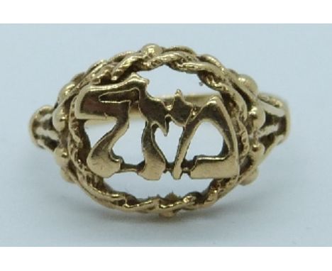 A 9ct gold ring with Arabic character decoration, 2.9g, size M/N&nbsp;