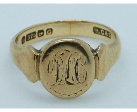 A 9ct gold signet ring, Birmingham 1931, 3.3g, size K&nbsp;