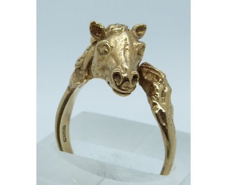 A 9ct gold ring in the form of a horse, 5.9g, size P