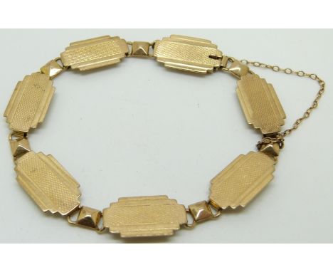 A 9ct gold bracelet with Art Deco style engine turned links, 10.5g&nbsp;