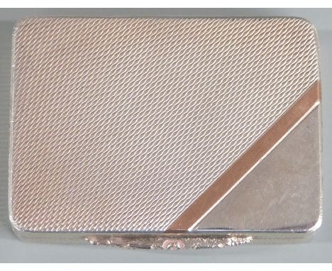 Hallmarked silver and gold pill or snuff box with engine turned decoration, Birmingham 1993 maker Peter John Doherty, length 