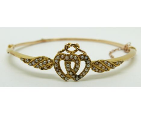 Victorian bangle set with seed pearls in the form of two knotted hearts and wings, 6.1g&nbsp;