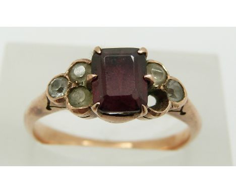 A 9ct gold ring set with a garnet in vintage box, 2.9g, size P