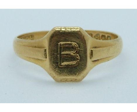 An 18ct gold signet ring, Chester 1936, 2.7g, size L