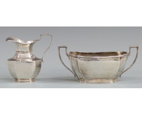 George V hallmarked silver sugar bowl and similar milk jug, London 1910 bowl by&nbsp;Harrison Brothers &amp; Howson, length 1