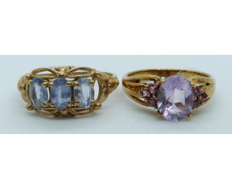 A 9ct gold ring set with three oval cut sapphires and a 9ct gold ring set with an amethyst, 5.9g