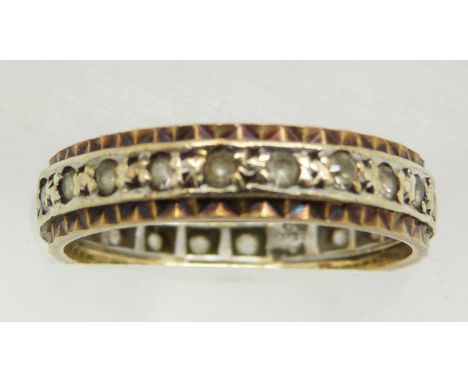 A 9ct gold eternity ring, 2.8g, size L