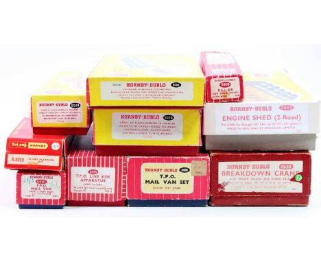 Various Hornby-Dublo accessories: 4620 Breakdown crane, matt, some corrosion to roof, all jacks present (VG) plain red  box w