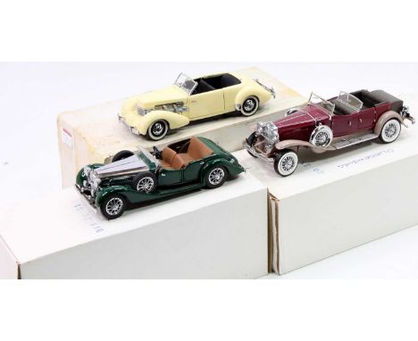 A group of 3 Franklin Mint boxed 1/24th scale diecast models as follows, 1938 Alvis 4.3 Litre, 1930 Duesenberg J Derham Tours