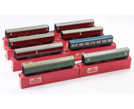 Tray of eight Hornby-Dublo Super Detail coaches: one each 4054/5 BR(S) green corridor coaches; 2 x 4075 full brakes; 3 x 4078