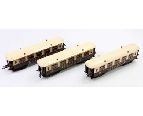 Three No.2 Hornby Pullman coaches, brown &amp; cream, with corridor connections, brown ‘Pullman’ name panel. All repaints to 