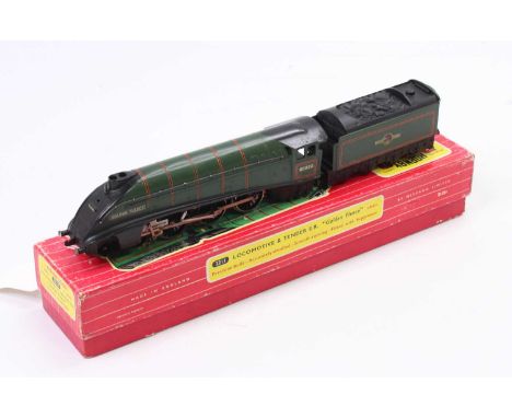 2211 Hornby-Dublo 2-rail loco &amp; tender ‘Golden Fleece’ BR lined green, small chip l/h side of cab roof, with spanner, wit
