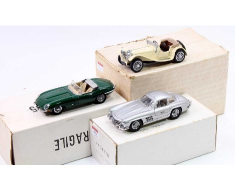 A group of 3 Franklin Mint boxed 1/24th scale diecast models as follows, 1954 Mercedes-Benz 300 SL, 1961 Jaguar E Type cabrio