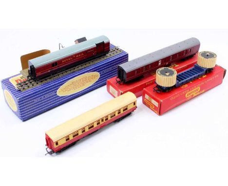 Hornby-Dublo 3-rail TPO Mail Van set missing switch and bags, otherwise (M) (BVG-E); with Triang R425 maroon parcels coach (V