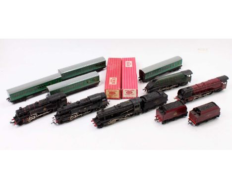 Tray of Hornby-Dublo items: 2-6-4 tank 80054 3-rail; Mallard loco only no tender 2-rail; 8F 2-8-0 loco &amp; tender 48094 3-r