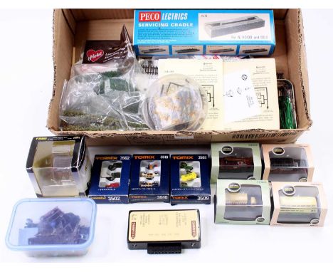 Small box containing various N gauge items and model road vehicles (Tomix 3509/3510 &amp; 3502 – Oxford bus, coach, fire engi