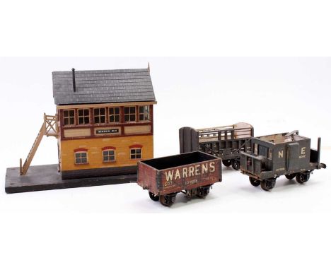 A tray containing 0 gauge wooden models: A very well-made signal box with removable roof &amp; floor, glazed windows, painted