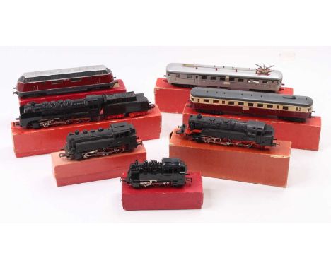 One tray containing a collection of Piko and associated H0 scale boxed and part boxes locomotives, to include a Piko BR class