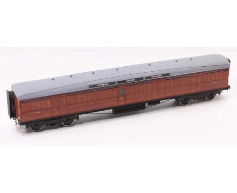 10 mm scale LNER full brake, wooden construction, No.4041, teak finish, black chassis, grey roof, sprung buffers, 3-link coup