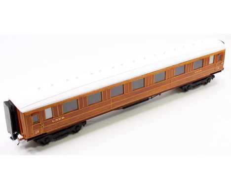 10 mm scale LNER Gresley 1st/3rd composite coach, wooden construction, No.1534, teak sides, light brown chassis, white roof, 