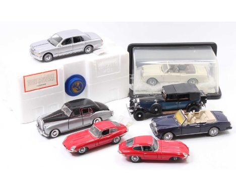 A collection of Franklin Mint 1/24th scale diecast models to include a boxed 1998 Rolls Royce Silver Seraph, 2x 1962 Jaguar E