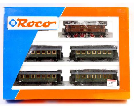 A Roco H0 scale No. 43048 train set comprising of E32 No. 20011 electric locomotive with four various accompanying green grou