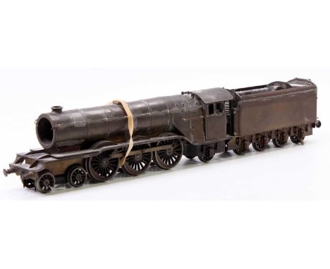 A well-made, partly assembled brass 0 gauge 4-6-2 loco with 8 wheel corridor tender ‘Flying Scotsman.’ Unpainted. One cylinde