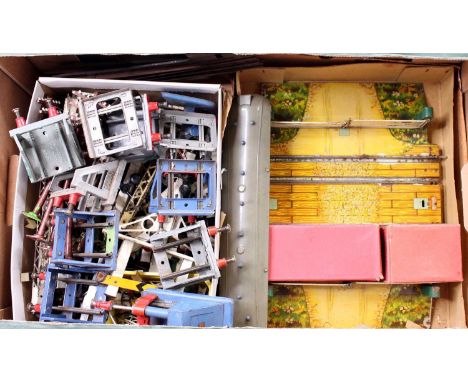 Large tray containing a variety of Hornby items: 1930-3 No.2 Level crossing, darker green gateposts, standard double track sp