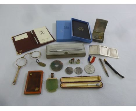 A quantity of collectables to include lorgnettes, a cigarette holder in case, a medal and a photograph frame (18)